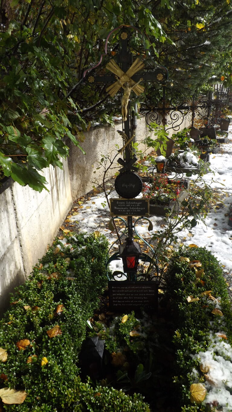 Erwin et AnneMarie Schrödinger's grave